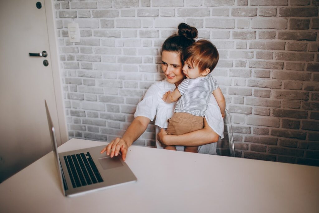 Working parent scene representing FMLA NJFLA post-maternity retaliation wrongful termination case